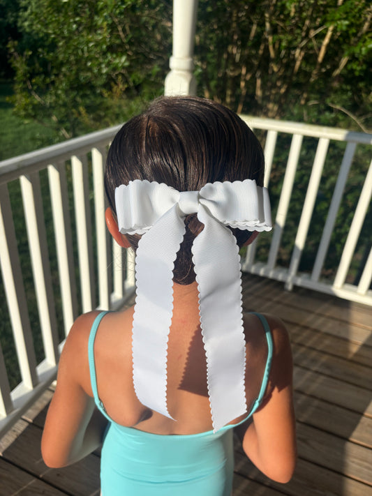 A Summer Collection White Scalloped Bow